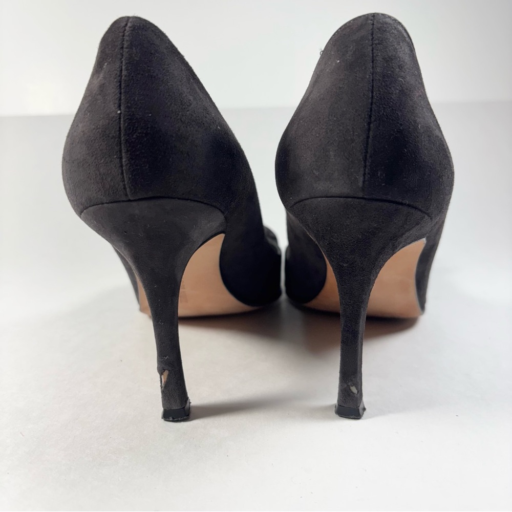 Manolo Blahnik‎ Black Heels with Floral Accent - Picture 5 of 10